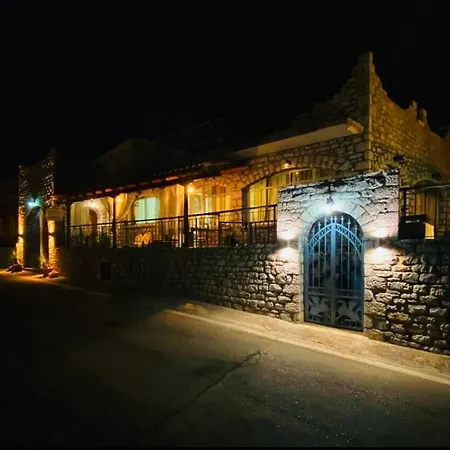 Ξενοδοχείο με διαμερίσματα Guestrooms 3*