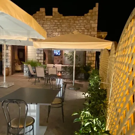 Ξενοδοχείο με διαμερίσματα Guestrooms 3*