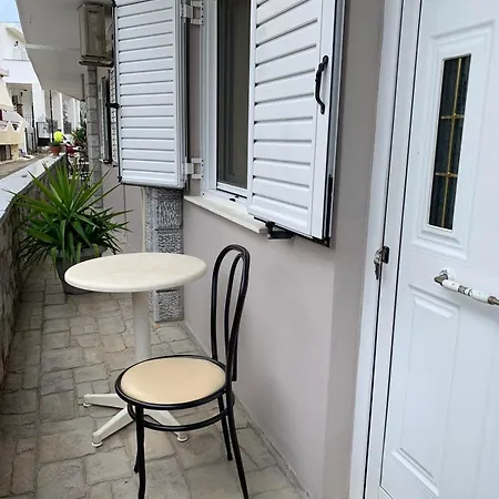 Ξενοδοχείο με διαμερίσματα Guestrooms 3*