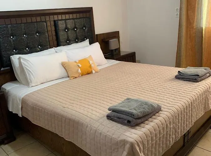 Guestrooms מלון דירות 3*