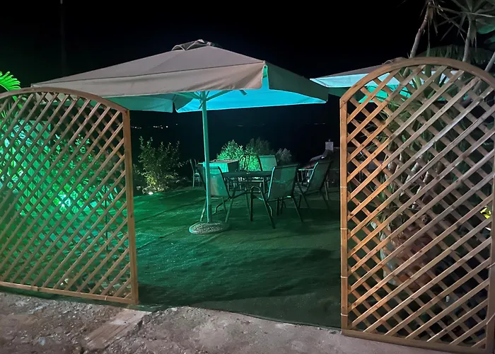 Guestrooms מלון דירות 3*